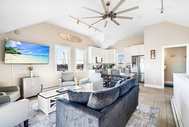 12 Epping Ave in Hampton, NH - Building Photo - Building Photo