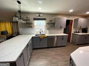 4754 Winthrop Dr in College Park, GA - Building Photo - Building Photo