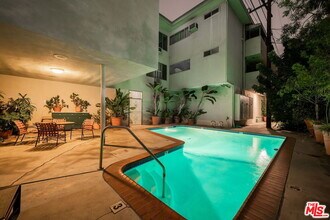 645 Westmount Dr in West Hollywood, CA - Building Photo - Building Photo