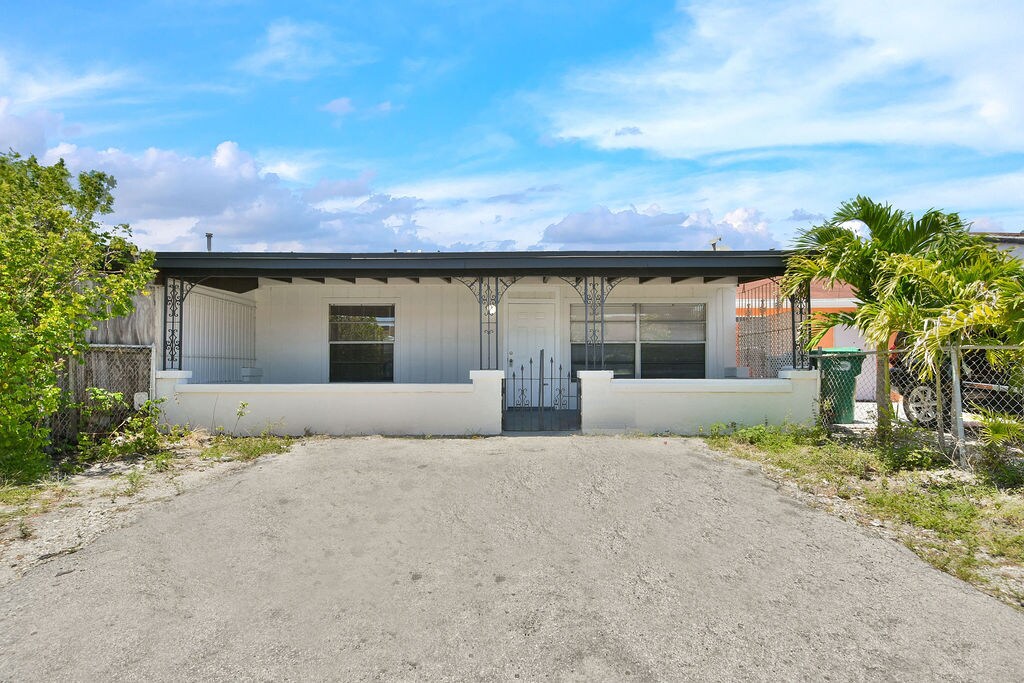 18947 NW 45th Ave in Miami Gardens, FL - Building Photo