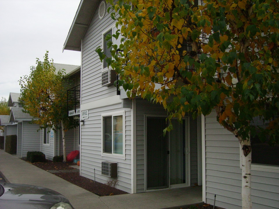 Alderwood Manor in Ellensburg, WA - Building Photo