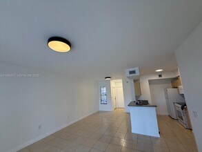 2493 Centergate Dr in Miramar, FL - Building Photo - Building Photo