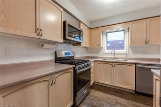 163 General Dr in Kitchener, ON - Building Photo - Building Photo