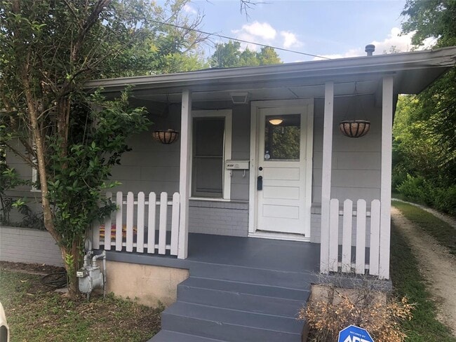 property at 905 Taulbee Ln