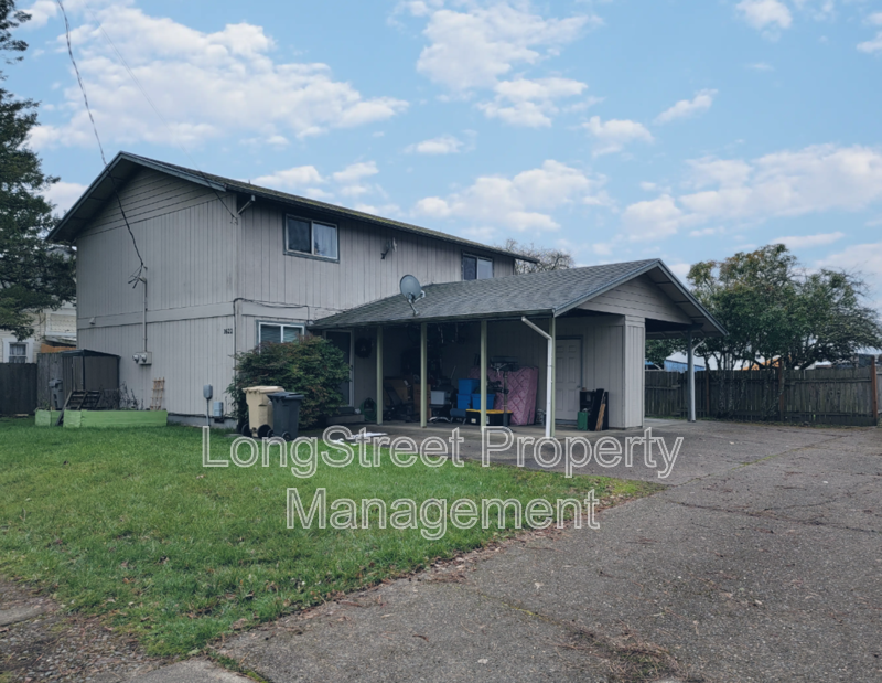 1624 College St in Philomath, OR - Building Photo