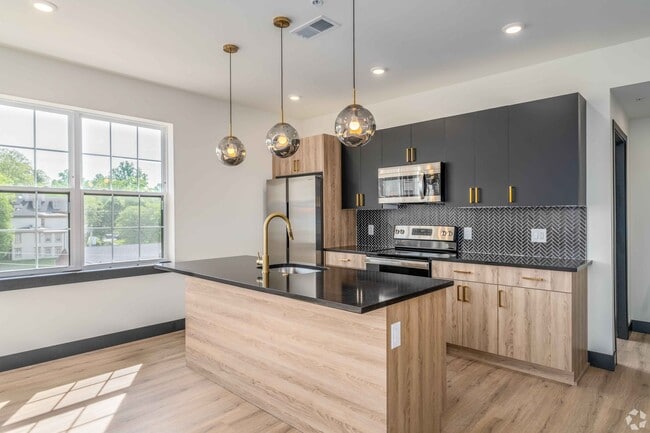 142 Church St in Phoenixville, PA - Foto de edificio - Building Photo