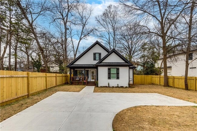 551 Woodrow Ave in Hapeville, GA - Building Photo - Building Photo