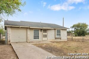 1523 Noble Oak Dr in San Antonio, TX - Building Photo