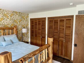 3604 W Country Club Ln in Altoona, WI - Building Photo - Building Photo