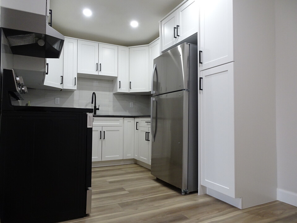 993-993 K. L. O. Rd in Kelowna, BC - Building Photo