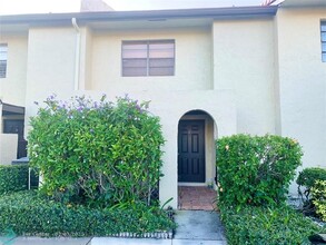 21207 Lago Cir in Boca Raton, FL - Building Photo - Building Photo