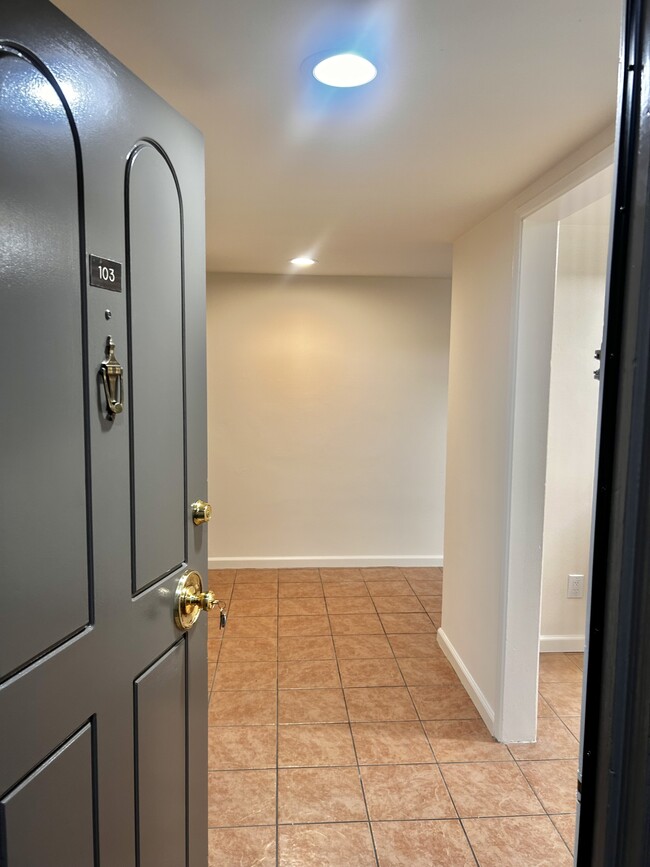 Villa Palms Apartments