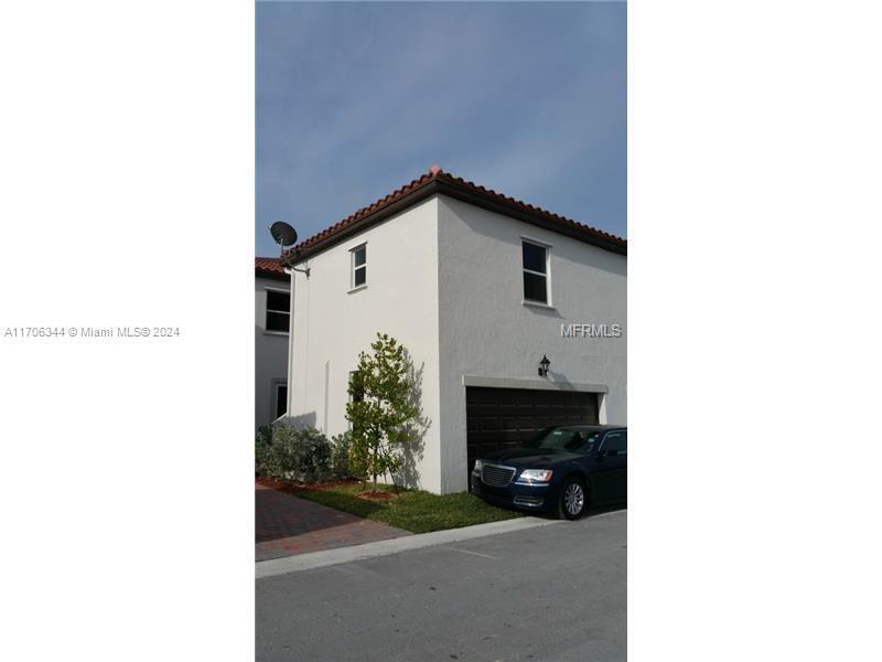 16925 SW 95th St-Unit -STUDIO in Miami, FL - Building Photo