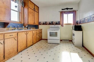 1855 Liberty St in Marinette, WI - Building Photo - Building Photo