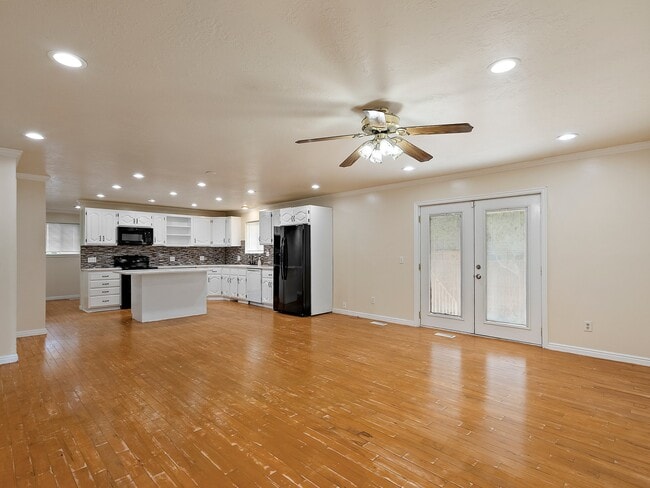 6438 Tamra Dr in Taylorsville, UT - Building Photo - Building Photo