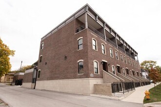 Brownstone Condominiums in Lafayette, IN - Foto de edificio - Building Photo