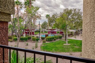 7885 W Flamingo Rd in Las Vegas, NV - Building Photo - Building Photo