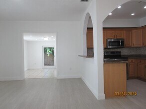 4245 SW 7th St in Coral Gables, FL - Building Photo - Building Photo