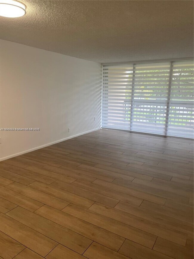 10425 SW 112th Ave in Miami, FL - Building Photo - Building Photo