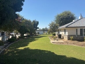 1555 Kuhio St in Bakersfield, CA - Building Photo - Building Photo