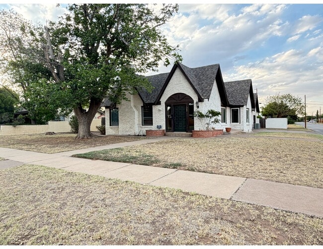 property at 1300 W Ohio Ave