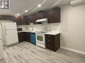 9 Upton Crescent in Markham, ON - Building Photo