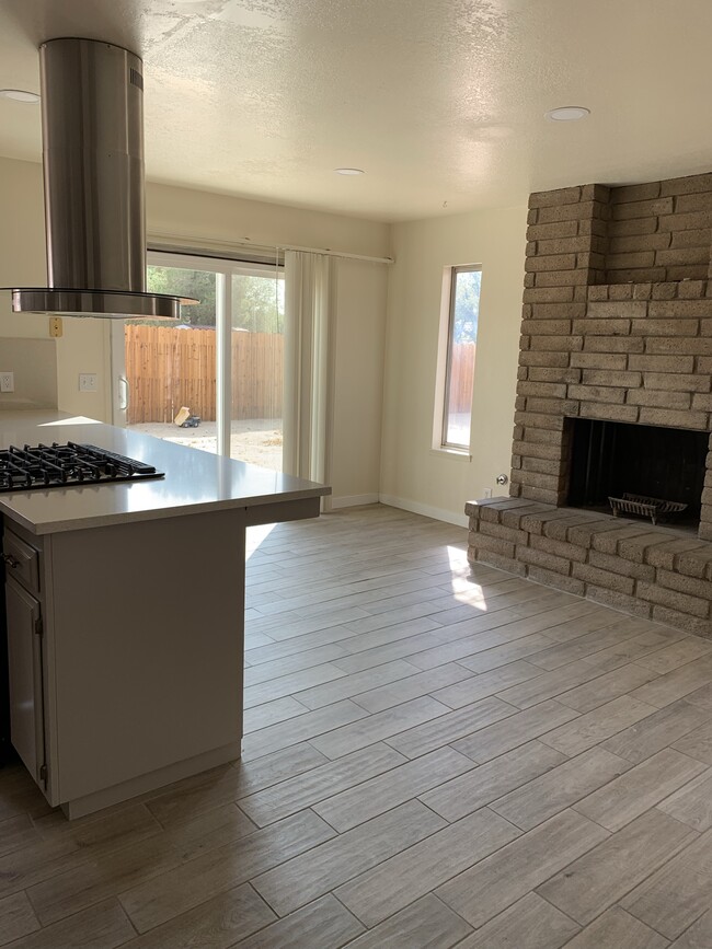 325 W Howell Ave in Ridgecrest, CA - Building Photo - Building Photo