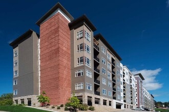 Cosmopolitan Apartments in Pittsburgh, PA - Building Photo - Building Photo