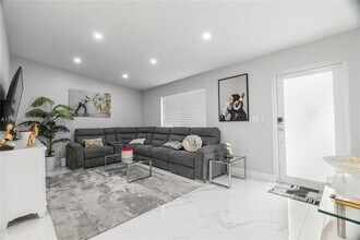 2222 SW 138th Ave in Miami, FL - Building Photo - Building Photo