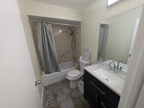 5039 Village Gardens Dr in Sarasota, FL - Building Photo - Building Photo