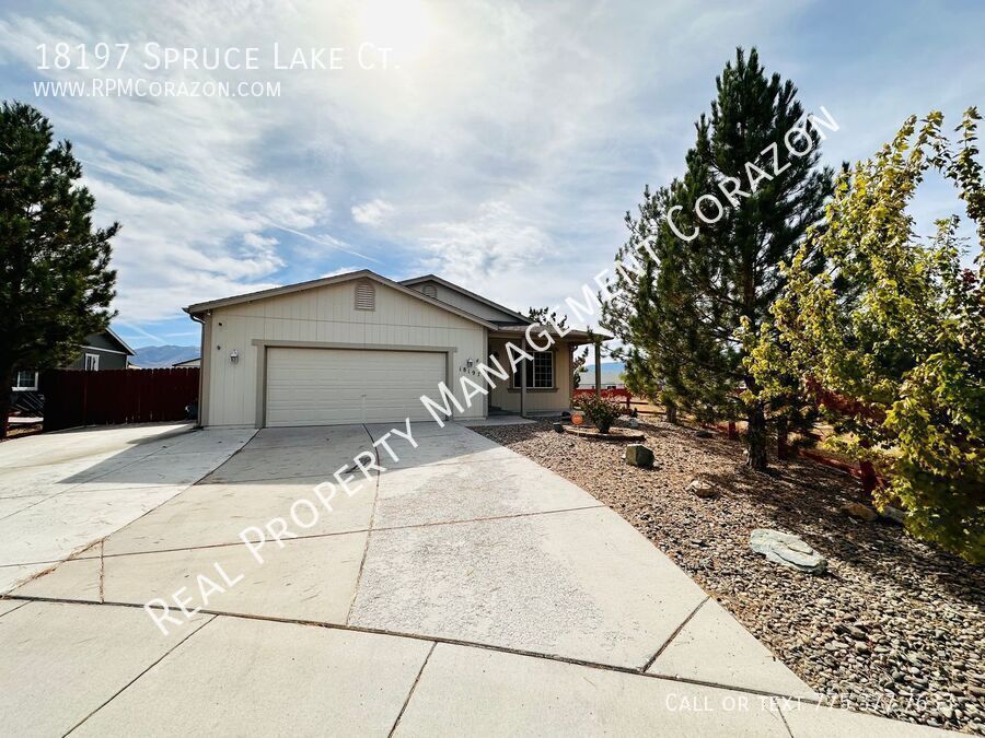 18197 Spruce Lake Ct in Reno, NV - Foto de edificio