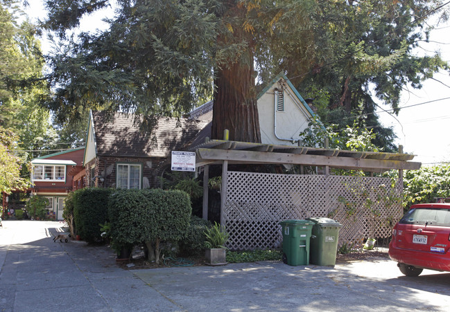 Hearst Apartments in Berkeley, CA - Building Photo - Building Photo