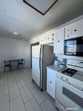 4 Van Zant St in Norwalk, CT - Foto de edificio - Building Photo