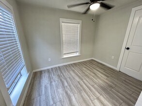407 E Locust St, Unit Unit 9 in San Antonio, TX - Building Photo - Building Photo