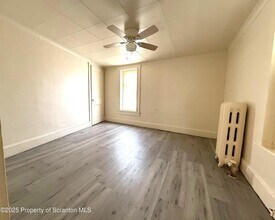 122 Willow St in Dunmore, PA - Building Photo - Building Photo