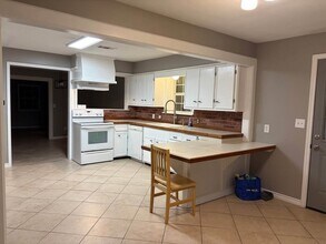 14525 Chapperal Pipeline Rd in Woodloch, TX - Foto de edificio - Building Photo