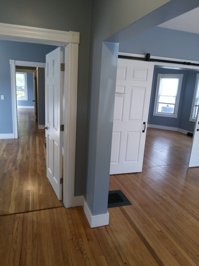 13 2nd St, Unit 1 in Attleboro, MA - Foto de edificio - Building Photo