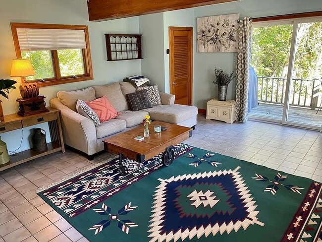 1296 Drift Rd in Westport, MA - Building Photo - Building Photo