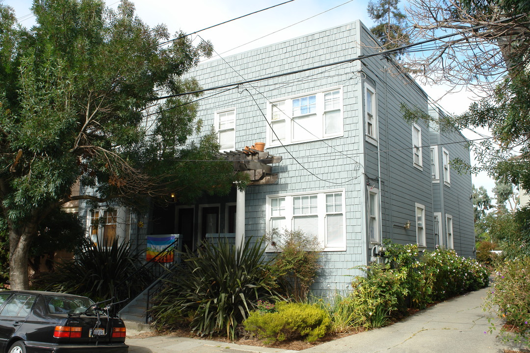 3851-3857 Clarke St in Oakland, CA - Building Photo