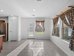 713 Allana Ln in Alvin, TX - Building Photo - Building Photo