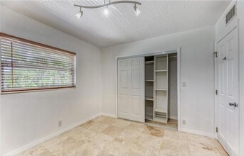 530 NE 15th Ct, Unit 6 in Fort Lauderdale, FL - Building Photo - Building Photo