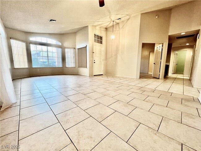 8420 Airmont Ct in Las Vegas, NV - Building Photo - Building Photo