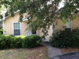 201 Blue Pool Dr in Valdosta, GA - Building Photo