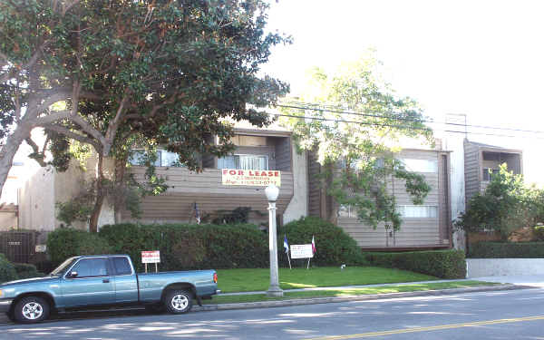 11516 Moorpark St in North Hollywood, CA - Foto de edificio - Building Photo