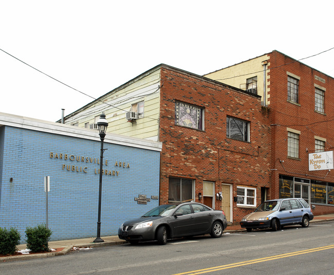 724 Main St in Barboursville, WV - Building Photo - Building Photo