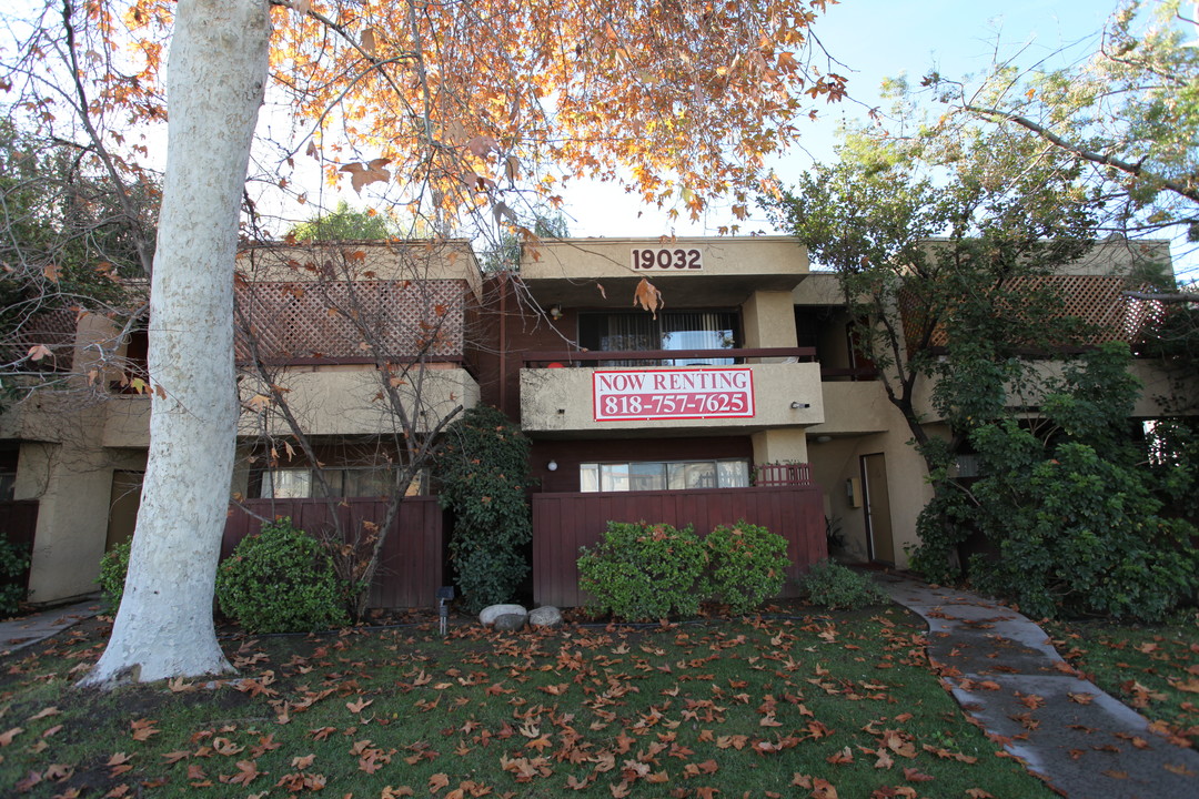 Sherman Gardens in Reseda, CA - Building Photo