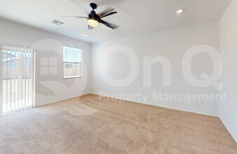 6301 S Crescent Peak Dr in Tucson, AZ - Foto de edificio - Building Photo