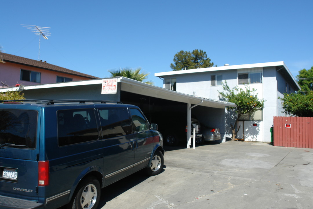 3201 Williamsburg Dr in San Jose, CA - Building Photo