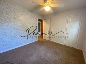 2121 SW Sterling Dr in Lee's Summit, MO - Building Photo - Building Photo