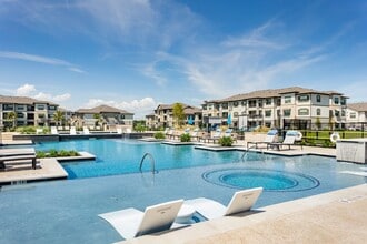 Hawthorne at Bay Forest in La Porte, TX - Building Photo - Building Photo